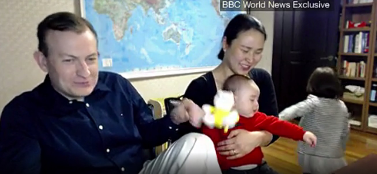 Видео: профессор, к которому во время эфира на BBC ворвались дети, дал интервью с семьёй