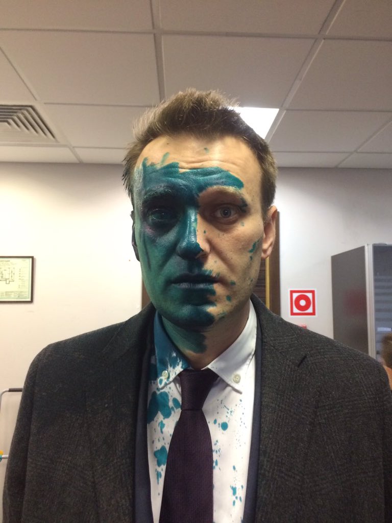 Навального снова облили зелёнкой