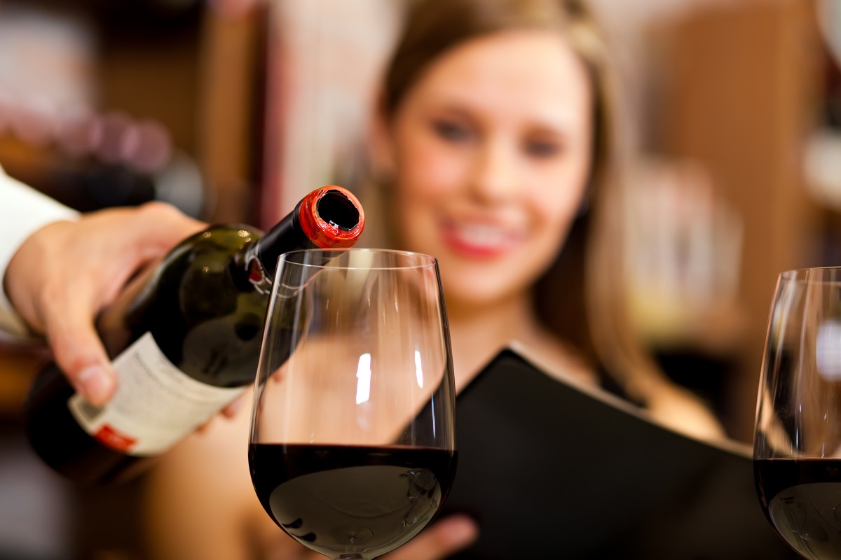 Бокал вина в день увеличивает риск заболеть раком груди. Но есть и хорошие новости