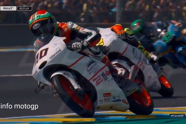 Самая странная авария: в гонке Moto3 в Ле-Мане множество мотоциклистов попадало на одном повороте