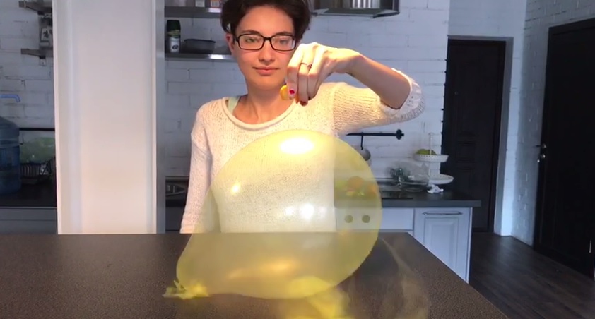 Как мы взрываем воздушные шарики при помощи апельсинового сока. Видеоинструкция и опыты