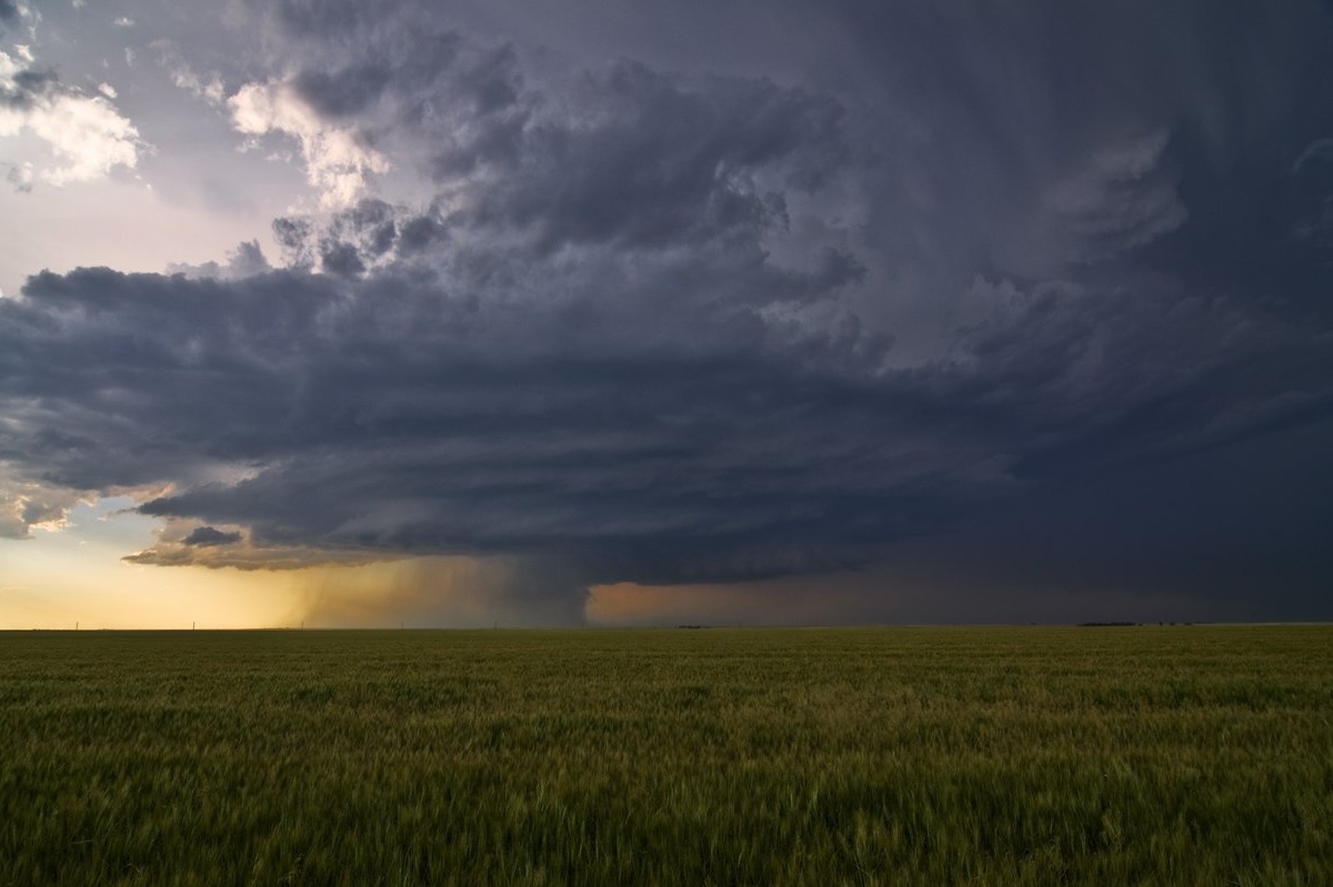 «Казахстан отсыпает». Учитель географии из Балхаша придумал теорию разнополых облаков и стал профессором