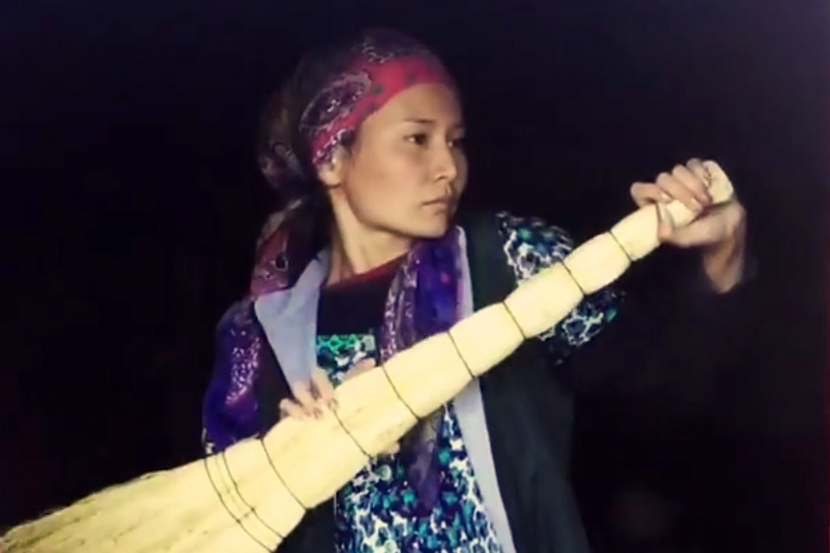 Киргизская келинка с далёкого джайлоо станцевала под Stayin’ Alive, и Бейонсе есть чему у неё поучиться