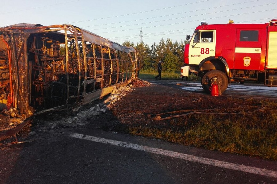 «Помогать было бесполезно». Что произошло на трассе Самара — Ижевск, где в страшном ДТП погибли 13 человек
