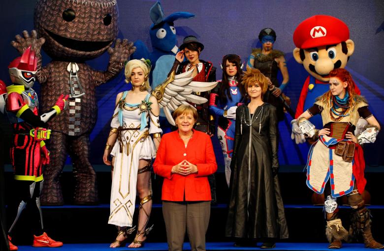 Из канцлеров в геймеры. Ангела Меркель хайпанула на выставке видеоигр Gamescom и завоевала уважение интернета