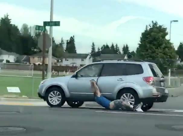Американец пытался угнать машину, но остался в прямом смысле без штанов. Когда ты не очень великий автовор