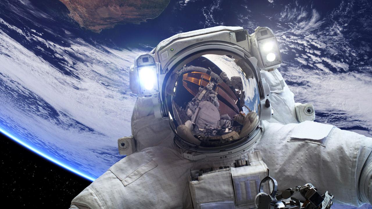 Как стать астронавтом в США или космонавтом в России. Сравниваем требования и зарплаты в NASA и «Роскосмосе»