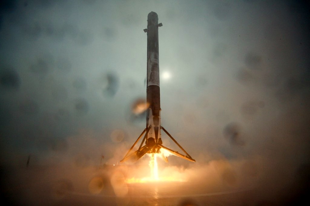 Как НЕ надо сажать многоразовую ракету-носитель. SpaceX сделала ироничный ролик о трудном пути к успеху