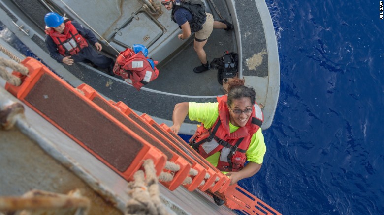 Женщины были спасены после пяти месяцев в океане и уверяли, что погибли бы. Но в истории есть несостыковки