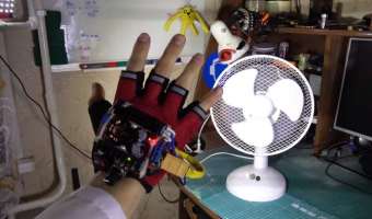Российский студент разработал перчатку, создающую иллюзию управления временем