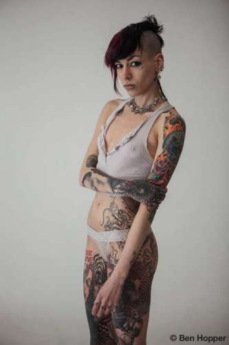 Девушка потратила почти 20 тысяч долларов на татуировку, покрывающую все тело