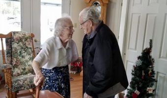 Пожилая пара могла пропустить Рождество впервые за 70 лет. Во всём обвинили бюрократию, но не всё однозначно