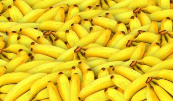 Японец ради хобби научился выращивать бананы со съедобной шкуркой и превратил это в бизнес. Секрет в заморозке