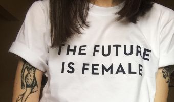Будущее совсем не женского рода. Какие истории стоят за популярными слоганами на феминистских футболках