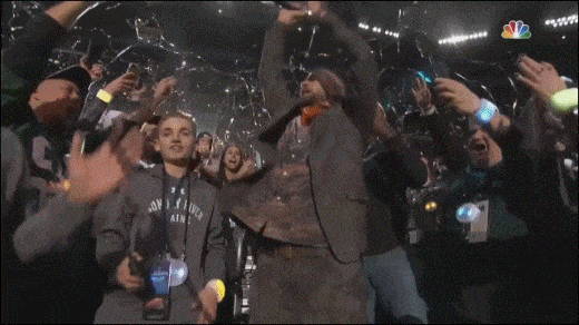 Паренёк осмелился на селфи с Тимберлейком во время Супербоула. Он стал мемом быстрее, чем вы произнесёте NSYNC