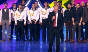 Путин пришёл посмотреть игру КВН и стал её главным героем. Как прошёл его визит и что пишут зрители