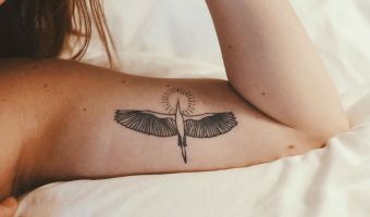 Татуировки — это женственно. Художница из Нью-Йорка продвигает феминистские тату