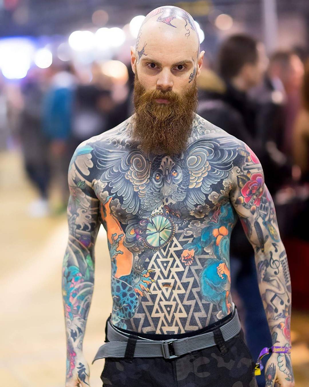 Татуированный мужик