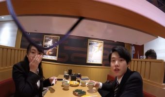 GoPro прокатилась по конвейеру в ресторане суши. И сняла тайную жизнь японцев, их кривляния и даже кухню!