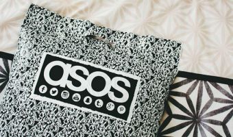 Магазин одежды ASOS опечатался на 17 тысячах пакетов. Но нашёл ловкий выход из стыдной ситуации