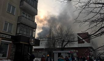 Что случилось в торговом центре в Кемерове, который загорелся, и как описывают ситуацию очевидцы