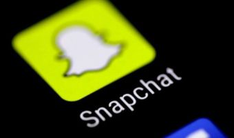 Snapchat потроллил Facebook — сделал на 1 апреля фильтр «Русский бот». И там упоминают «твою маму»