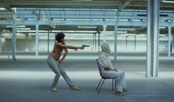 Почему так популярен клип This Is America от Childish Gambino. Злая сатира Дональда Гловера и основа мемов