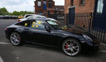 Британец на Porsche стал знаменитым из-за числа штрафов за парковку. Всему виной его упрямство