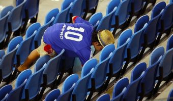 Японцы — всегда японцы, даже на стадионе, и убирают за собой мусор после игры. Но не только они!
