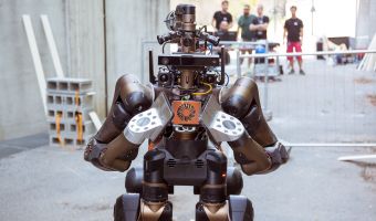 Этот робот-кентавр создан для спасения людей. Но также может выступать на соревнованиях по каратэ