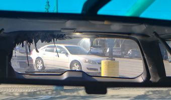 Subaru-гриль. Учёный из США на своём опыте узнал, почему не стоит оставлять в машине большое зеркало
