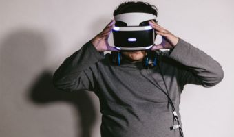 Японец провёл 700 часов в VR-очках, но его зрение улучшилось. И у него есть версия о том, как это сработало