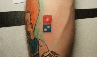 Сотни россиян набили татуировки с логотипом «Доминос» за пожизненную пиццу. Но получат её далеко не все
