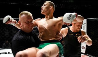 Боец-любитель MMA так лихо отпраздновал победу, что попал в больницу. И в зал онлайн-славы тоже