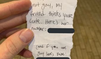 Парень понравился одновременно девушке и гею, и они написали ему записку со своими номерами. Пришлось выбирать
