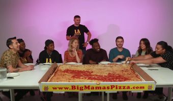 Участникам челленджа нужно было съесть 200 кусков пиццы — и они почти справились. Но тут стало тяжело дышать