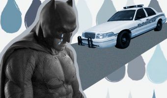 Бэтмену запретили бороться с преступностью и засняли это на видео. Таким расстроенным вы его ещё не видели