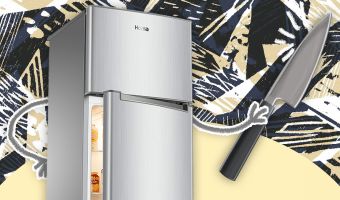 Почему из холодильника неприятно пахнет? Домохозяйка раскрыла секрет бытовой техники, и забывать о нём опасно