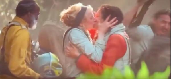 Disney пришлось вырезать из "Звёздных войн" сцену с поцелуем. Сборы оказались важнее толерантности