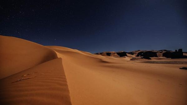 Парень провёл в пустыне четыре дня и рассказал, каково это. Но самое невероятное - его фото, оно будто с Марса