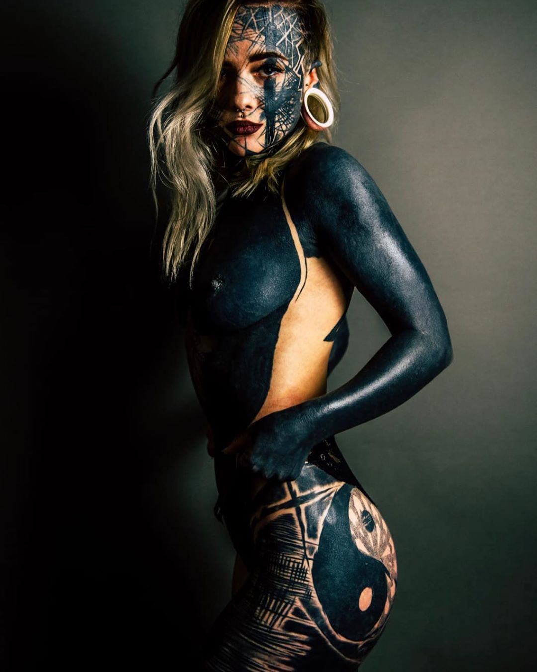 Nadine anderson full body tattoo