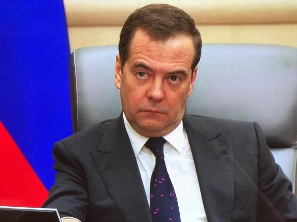 Дмитрий Медведев поздравил журналистов со старым Новым годом цитатой Чехова. В Сети выбор одобрили и приуныли