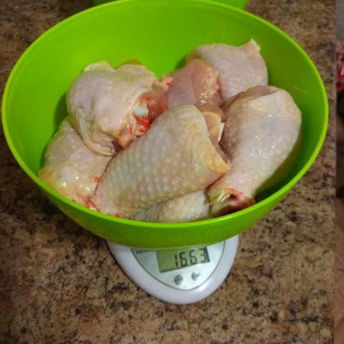 Правда ли выгоднее покупать целую курицу, а не филе? Одна девушка проверила - и это аппетитный эксперимент