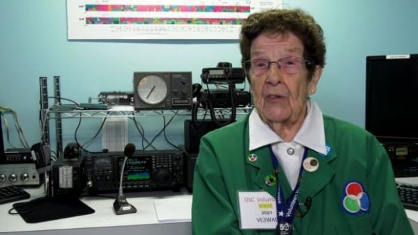 Бабуля всегда грезила наукой, а работала в теплице. Но в 96 лет мечта сбылась - она получила сигнал из космоса