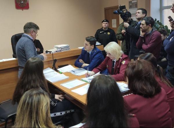 Русскую Сару Коннор вернут обратно в карантин. Суд решил, что она всё-таки может быть больна коронавирусом