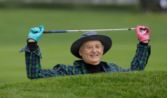Билл Мюррей сыграл в гольф и привёл фанов в восторг. Но не спортивными скиллами, а умением опрокидывать текилу