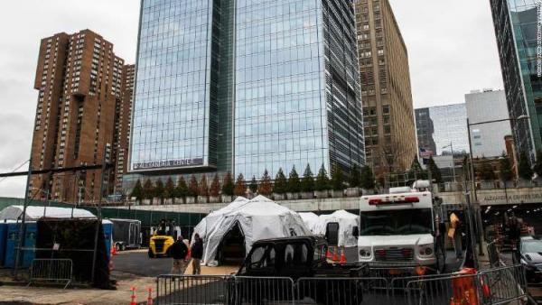 Мобильные морги вернулись на улицы Нью-Йорка - впервые с 11 сентября. И они пугают куда больше статистики