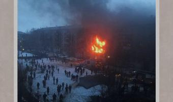 Что известно о взрыве в Магнитогорске. Погибли два человека, загорелся подъезд жилого дома