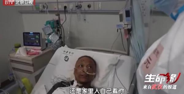 Китайские врачи оправились от коронавируса, но осадочек остался. Теперь их кожа другого цвета, но не навсегда