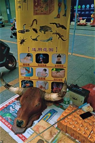 Китайцы вновь принялись есть летучих мышей, стоило эпидемии кончиться. Рынки с дикими животными снова открыты